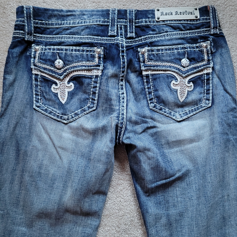 NWT ROCK REVIVAL CAPRI JEANS SIZE 36